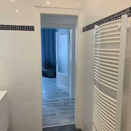 Moderne 4 Zimmer Apartment Mit Bergblick Stadtzentrum Contactless Check-In Gehrden  Exterior photo