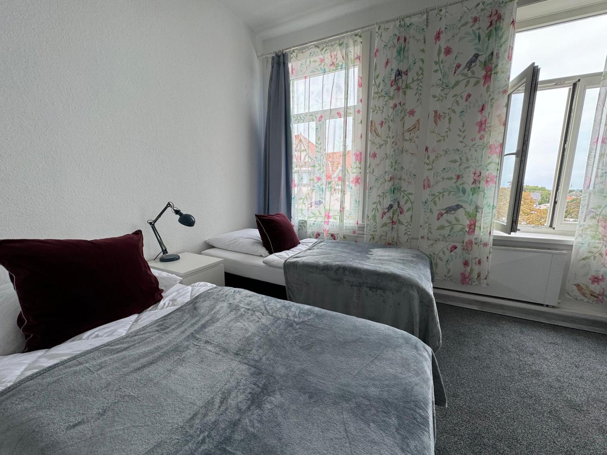 Moderne 4 Mit Bergblick Stadtzentrum Contactless Check-in Apartment *