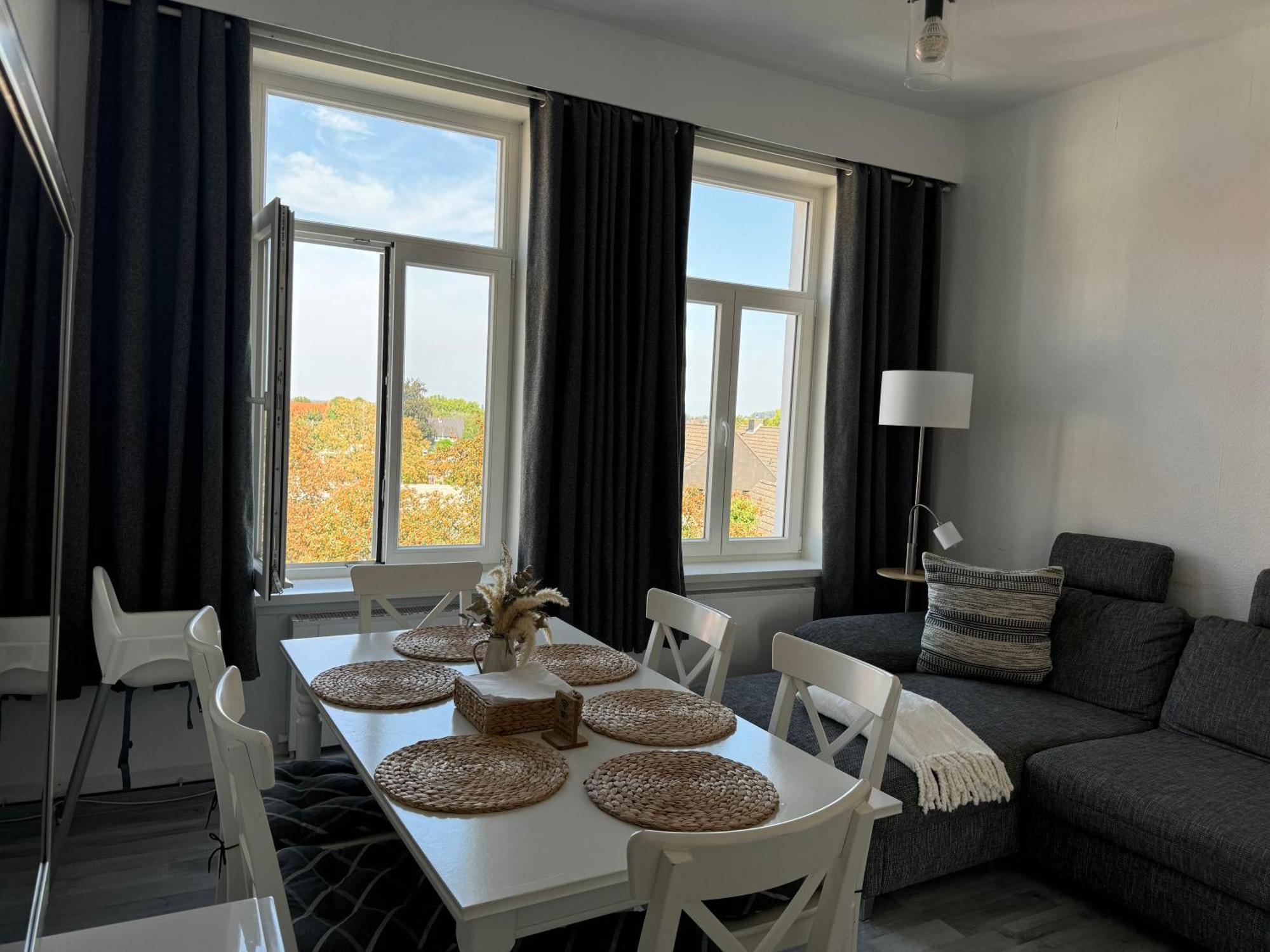 Moderne 4 Mit Bergblick Stadtzentrum Contactless Check-in Apartment